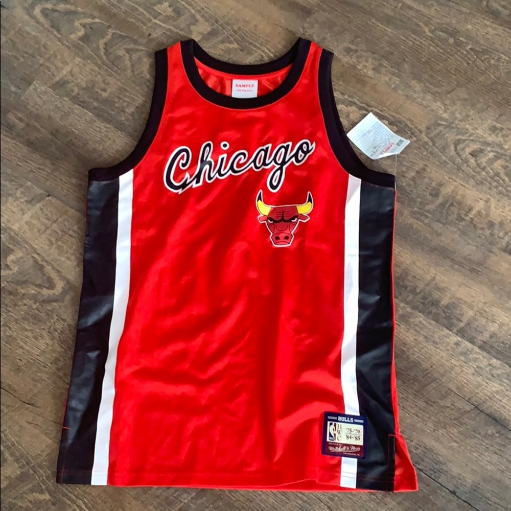 BRAND NEW Mitchell and ness bulls jersey